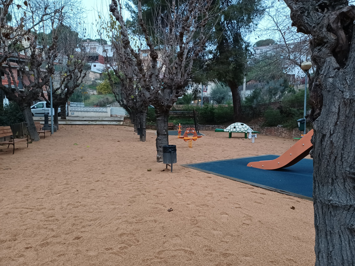 Treballs de millora al Parc de la Tortuga, al barri de Les Carpes d'Abrera - Final (7)