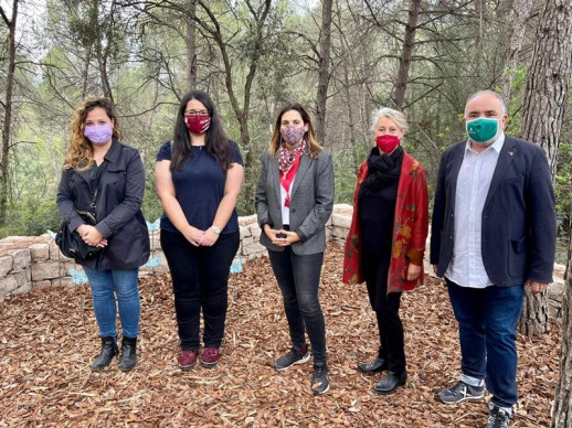 Assistim a la presentació del 'Jardí de les papallones', un espai dedicat al dol gestacional, perinatal i neonatal al cementiri comarcal Roques Blaves