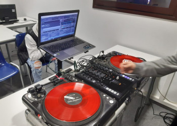 Taller de DJ al Casal de Joves del 21-12-2021