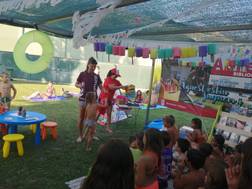 Ràdio a Abrera a la Piscina Municipal d’Estiu! Dilluns 11 de juliol de 2022 ens hem divertit amb l'emissió en directe de 