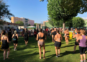 Ràdio a Abrera a la Piscina Municipal d’Estiu! Dimecres 13 de juliol de 2022 ens hem divertit amb l'emissió en directe de "El Top" amb música, jocs i regals i la col·laboració de Vive y Baila i la Bibliopiscina!