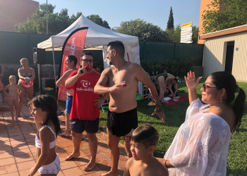 Ràdio Abrera a la Piscina Municipal d’Estiu! Dimecres 20 de juliol de 2022 ens hem divertit amb l'emissió en directe de "El Top" amb música, jocs i regals i la col·laboració de #Big Friday On Air i la Bibliopiscina!