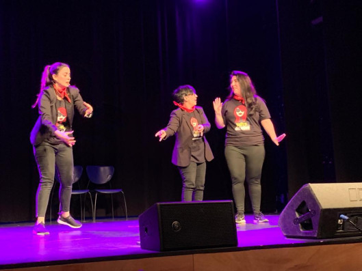 Gaudim del show d'impro 'Improderadas' a la Sala Municipal, amb motiu dels actes per commemorar el 8M
