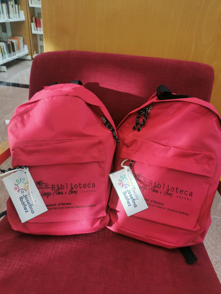 Els i les escolars del nostre municipi continuen realitzant enguany les visites a la Biblioteca Josep Roca i Bros, per conèixer l'equipament i els seus serveis