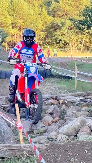 Felicitem l'abrerenca Adela Godino que ha dominat la Copa d'Europa de Mini Enduro 2025, disputada recentment a Alemanya