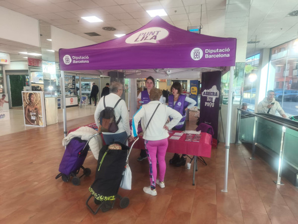 Dissabte 15 de novembre. Punt Lila al Mercat Municipal d'Abrera