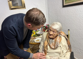 La veïna abrerenca Paulina Bonastre, celebra els seus 100 anys envoltada de família i amistats. Enhorabona!