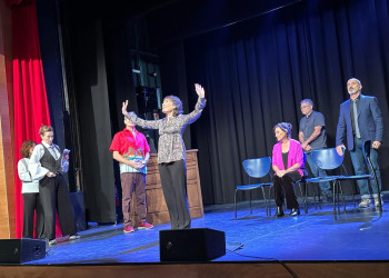 Donem el tret de sortida al XXVI Concurs de Teatre Amateur Vila d’Abrera amb 'Sense apuntador' del Grup Amalgama Teatre de Barcelona