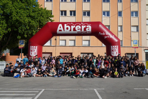 119 nens i nenes de 6è de primària de les tres escoles d'Abrera gaudeixen d'una nova activitat interescolar a l'anella esportiva