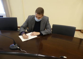 Signem amb les AMPA i les escoles del municipi els convenis per a la subvenció dels llibres de text i el material autoeditat