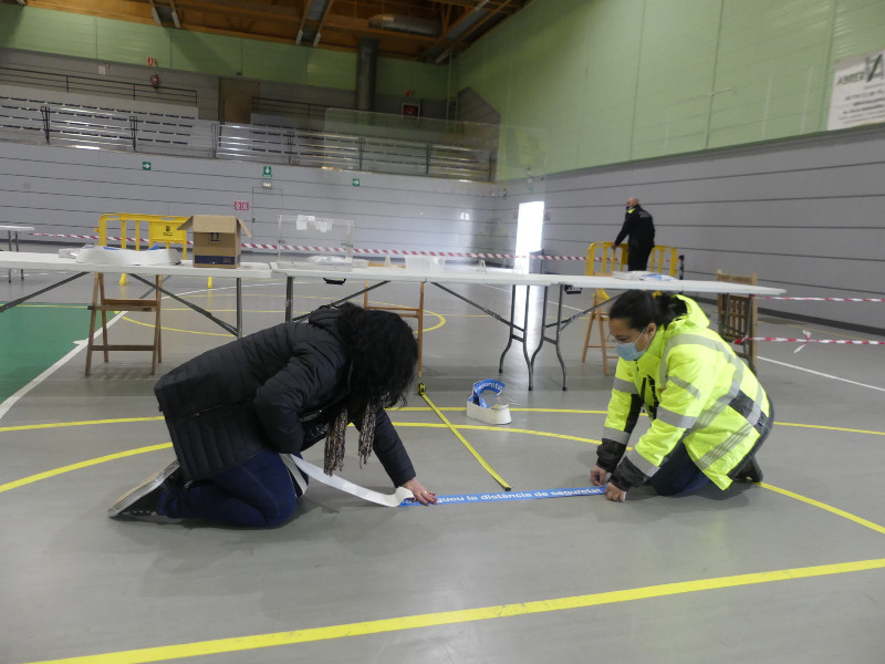 ELECCIONS 14F. L'Ajuntament realitza un simulacre de votació per assajar els protocols de seguretat dels comicis