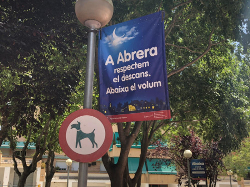 "Abaixa el soroll, puja el civisme”. A Abrera, respectem el descans del nostre veïnat també durant les nits d'estiu