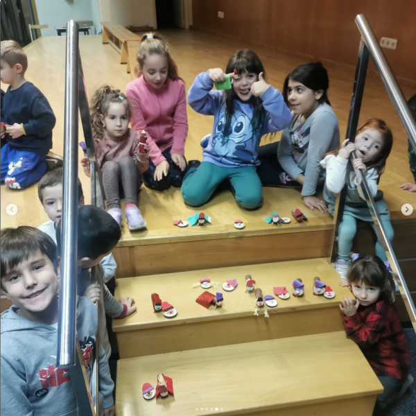 Taller de tions i tiones. Biblioteca Josep Roca i Bros
