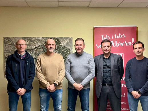 Signem un conveni de col·laboració amb el Club d'Atletisme d'Abrera per a la cessió d'un espai de pràctica de l'atletisme