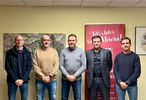 Signem un conveni de col·laboració amb el Club d'Atletisme d'Abrera per a la cessió d'un espai de pràctica de l'atletisme