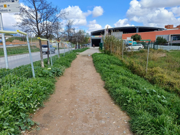 Millora de l’accessibilitat a la via pública amb la pavimentació de la vorera del carrer de Manresa, entre la cruïlla amb la rambla del Torrentet i el carrer de Salvador Espriu