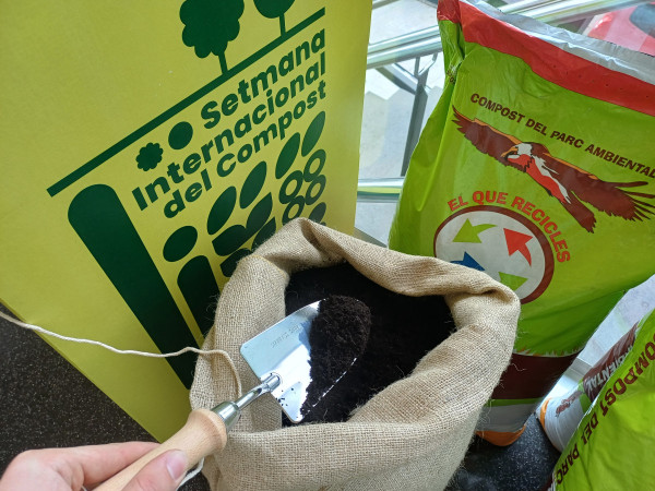 Abrera Recicla! Ens sumem a la Setmana Internacional del Compost amb un estand a la primera planta de la Casa de Cultura