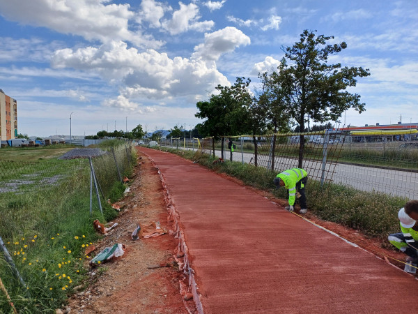 Millora de l’accessibilitat a la via pública amb la pavimentació de la vorera del carrer de Manresa, entre la cruïlla amb la rambla del Torrentet i el carrer de Salvador Espriu