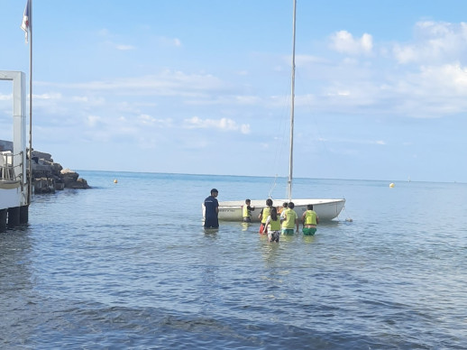 L'alumnat abrerenc gaudeix al litoral del programa 'Bateig de vela', promogut per la Diputació de Barcelona amb el suport del nostre Ajuntament