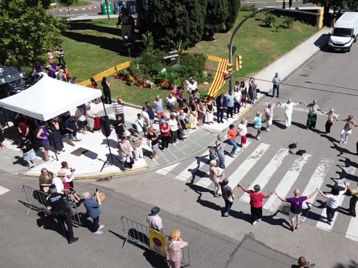 A Abrera commemorem l'11 de setembre, Diada Nacional de Catalunya, amb la tradicional ofrena floral i havaneres. Ballada de la sardana Vila d'Abrera, amb la col·laboració d'Abrera Sardanista