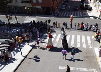 A Abrera commemorem l'11 de setembre, Diada Nacional de Catalunya, amb la tradicional ofrena floral i havaneres. Ballada dels gegants d'Abrera Pere i Roser, amb els geganters d'Abrera - Associació Cultural i Folklòrica d'Abrera