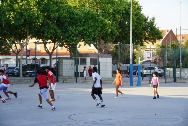 Durant el mes de juliol, gaudiu dels 'Patis Oberts' a l'Escola Ernest Lluch d'Abrera i a l'Escola Josefina Ibáñez. Preneu nota!