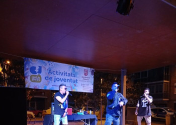 La música urbana del grup FMP Crew tanca el Cicle Musical d'Abrera a la plaça de Rafael Casanova