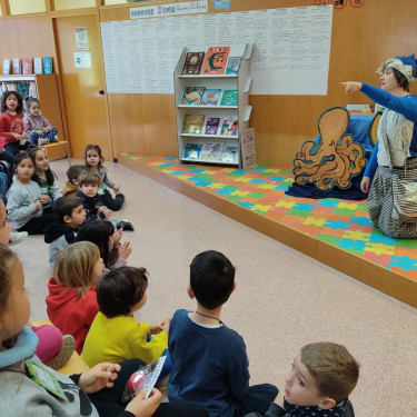Ja hem iniciat, un any més, el projecte Hi havia una vegada...amb els i les alumnes d' I5 de les escoles del municipi