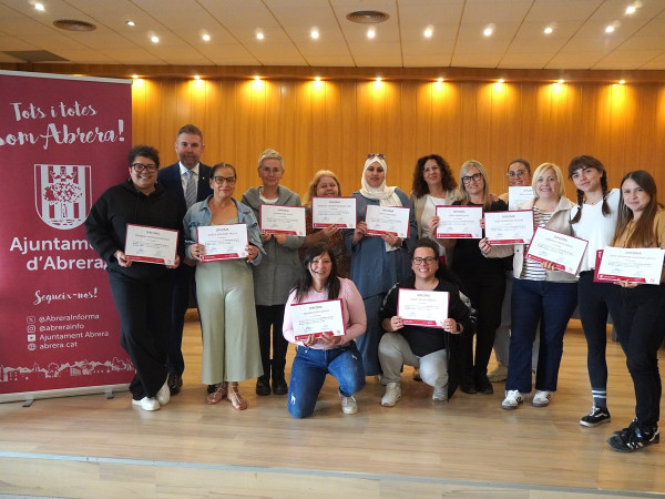 A Abrera apostem per la formació! Lliurem els diplomes acreditatius a l'alumnat de diversos cursos del Departament de Promoció Econòmica. Enhorabona a tothom!