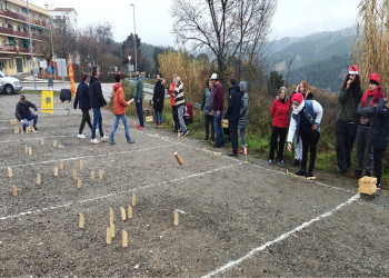 El barri de Santa Maria de Vilalba d'Abrera ha acollit el I Torneig Mölkky de Nadal del Suro