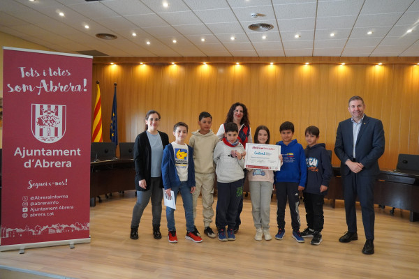 Abrera promou la cultura emprenedora amb el programa CuEmE. Les cooperatives de 5è de l’Escola Francesc Platón i Sartí han presentat els seus projectes i han recollit els seus NIF