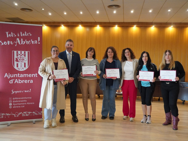 A Abrera apostem per la formació! Lliurem els diplomes acreditatius a l'alumnat de diversos cursos del Departament de Promoció Econòmica. Enhorabona a tothom!
