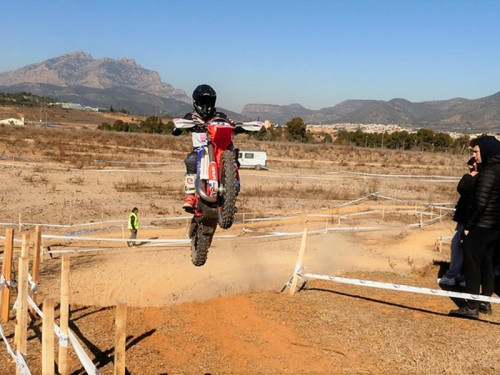 A Abrera hem gaudit del 2n Enduret Infantil, una competició d'enduro puntuable pel Campionat de Catalunya, que ha comptat amb una seixantena de participants. Enhorabona a totes i tots!