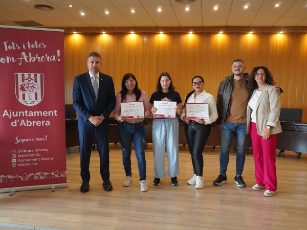 A Abrera apostem per la formació! Lliurem els diplomes acreditatius a l'alumnat de diversos cursos del Departament de Promoció Econòmica. Enhorabona a tothom!