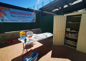 Tornem a refrescar-nos amb les lectures de la Bibliopiscina d'Abrera a la nostra Piscina Municipal d'Estiu!