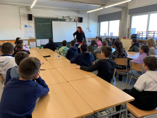 Impulsem accions preventives sobre els usos de pantalles digitals entre l'alumnat de 5è i 6è de les escoles d'Abrera a través del servei Cabalbaix