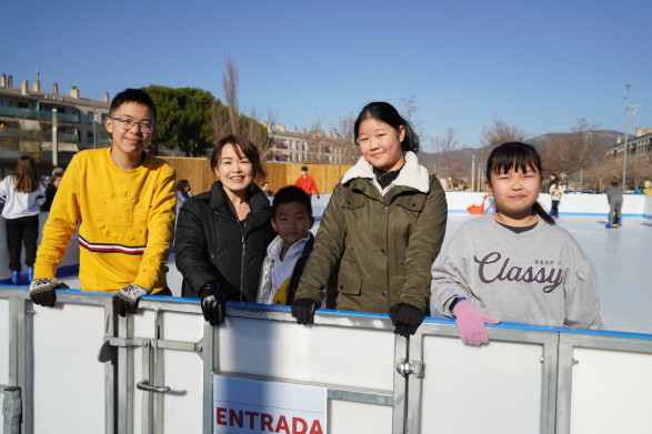 El Nadal es viu a Abrera! Més de 6.000 persones ja han gaudit del Parc de Nadal, amb la Carpa Diverespai i la Pista de Gel, al parc de Can Morral