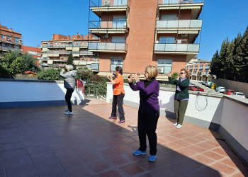 Activitat de Ball en línia. Casal de la Gent Gran