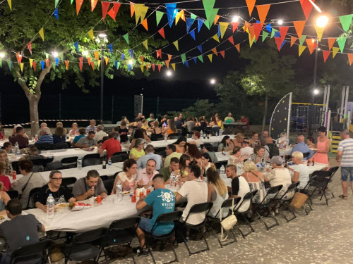El veïnat del barri de Santa Maria de Vilalba d'Abrera viu la seva Festa Major, amb diferents propostes adreçades a tota la família!