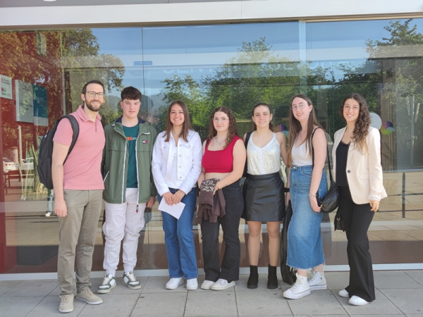 L'alumnat de 2n de batxillerat de l'Institut Voltrera d'Abrera clou el curs 2024-2025 amb la seva festa de graduació, la presentació dels Treballs de Recerca i les proves d'accés a la universitat