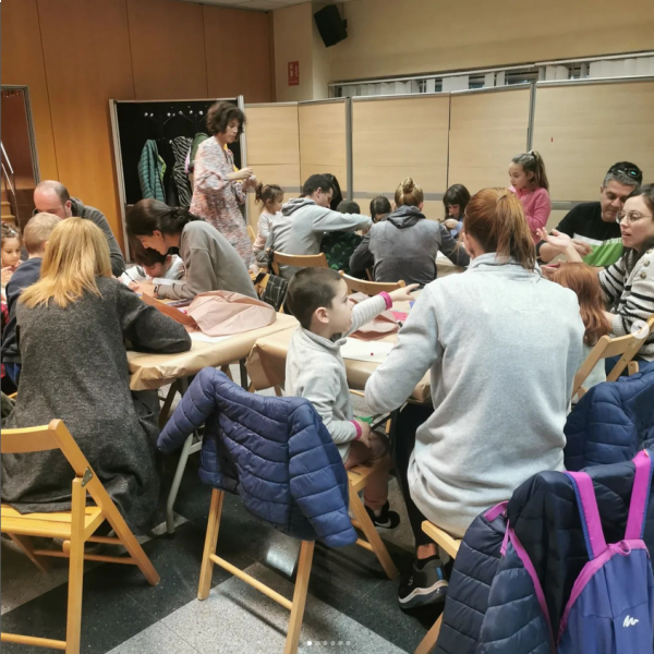 Taller de tions i tiones. Biblioteca Josep Roca i Bros