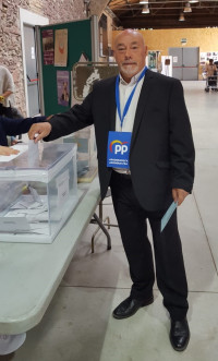 Candidat PP Ferran Taboada votant.JPG