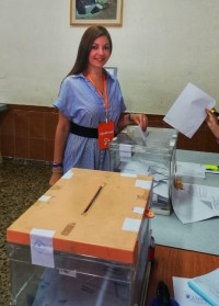 Candidata Cs Monica Lorence votant.JPG