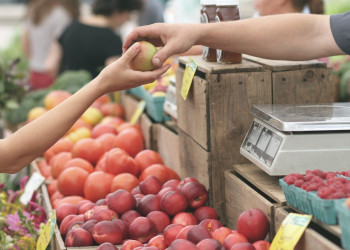 A Abrera celebrem el mes del comerç just amb un taller d'estampació de bosses, que tindrà lloc al Mercat Municipal el el dimecres 22 de maig
