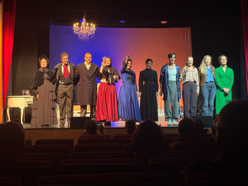 Concurs de Teatre Amateur Vila d'Abrera 2025. Dissabte 12 d'abril: 'Les Indòmites', amb Els Carlins de Manresa