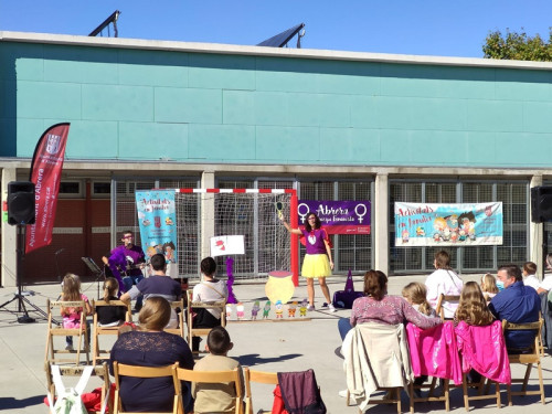 Commemorem el Dia Internacional de la Nena amb un espectacle infantil