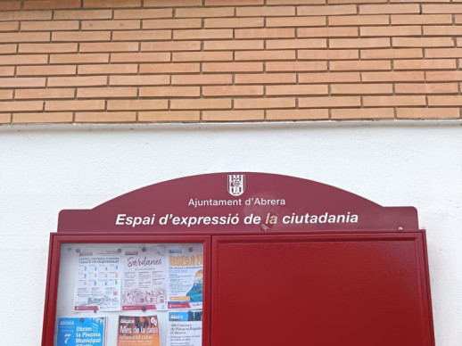 Millorem i adequem les cartelleres municipals del nucli urbà i dels barris d'Abrera - Casal de la Gent Gran