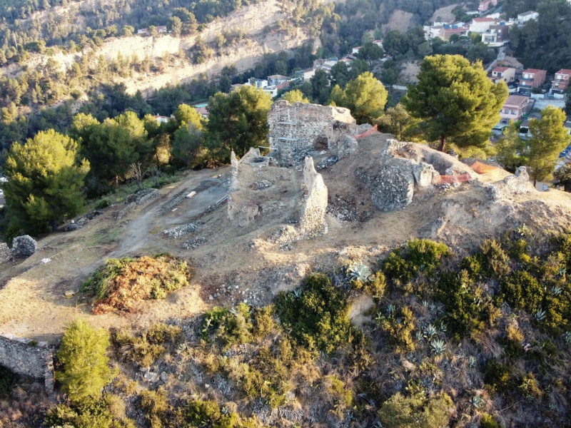 Obres de consolidació estructural de les restes del Castell de Voltrera i la capella de Sant Pere. Abril 2021