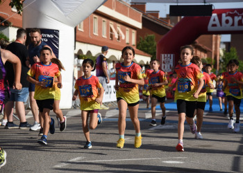 Gran èxit d'assistència i participació en la 17a Abrera Corre D9 2025 'Memorial A. Serrano', amb més de 800 participants. Gràcies, Abrera!