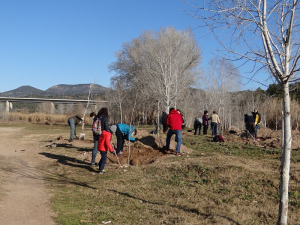 Visitem l'Aula d'Adults Municipal i l'Escola Municipal de Música d'Abrera per desitjar a tothom un bon curs escolar 2025-2026